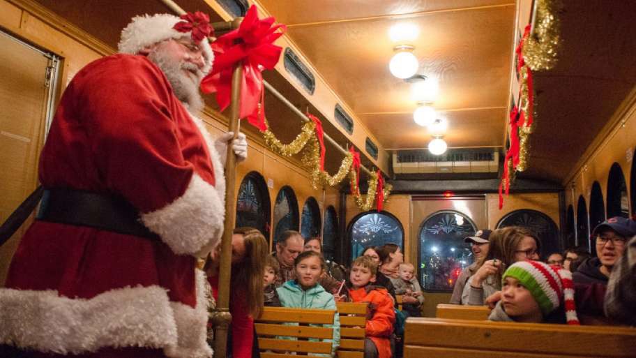 Santa’s Trolley Tour Has Returned To&nbsp;Raleigh